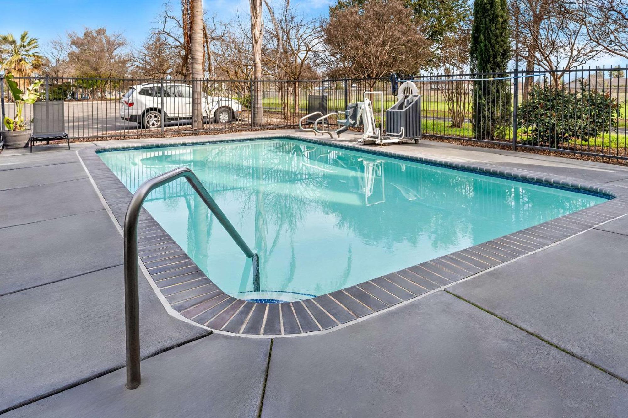 Comfort Suites Clovis Exterior photo