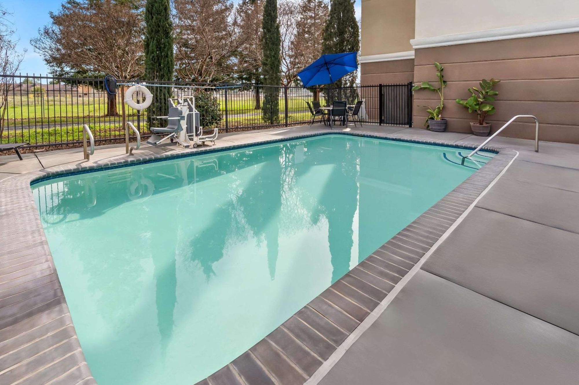 Comfort Suites Clovis Exterior photo