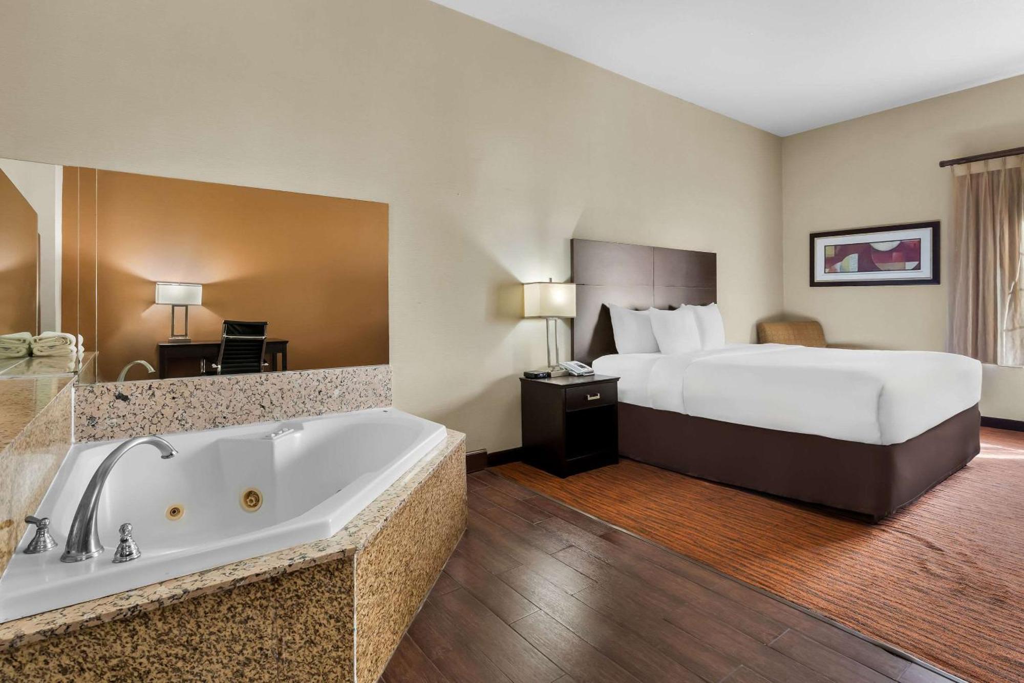 Comfort Suites Clovis Exterior photo